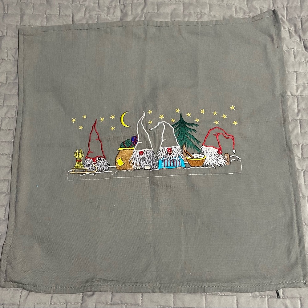 NWOT Christmas Gnomes Pillow Case Cover 20”x 20”